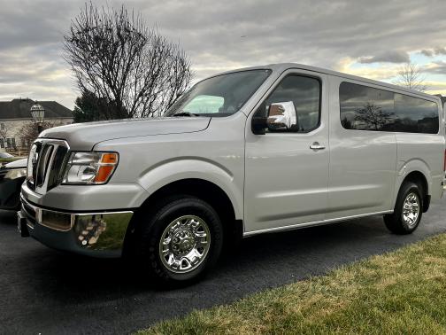 Photo 4 of 10 of 2020 Nissan NV Passenger NV3500 HD SV V6
