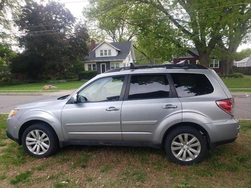 Silver 2012 Subaru Forester 2.5X Limited