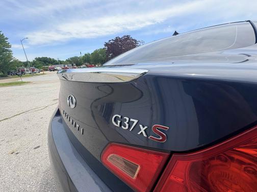 2011 INFINITI G37x Base