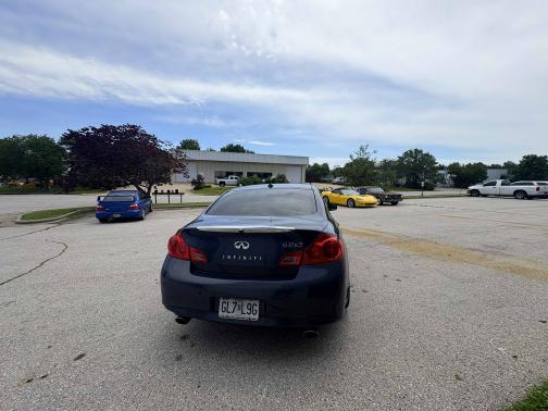 2011 INFINITI G37x Base
