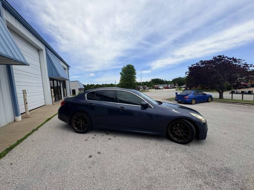 2011 INFINITI G37x Base