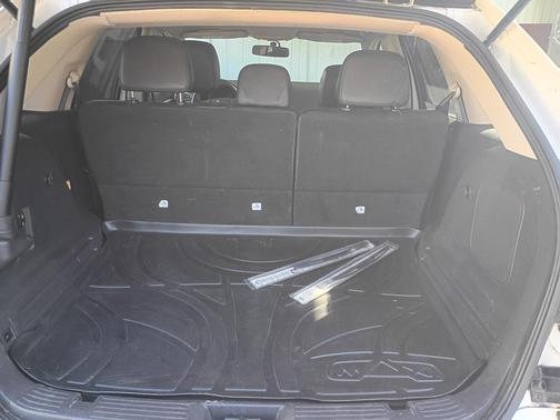 White 2013 Lincoln MKX Base