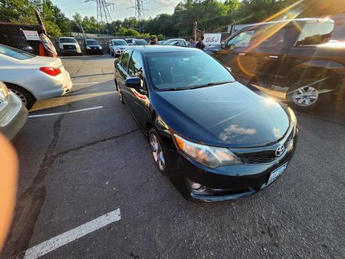 Blue 2014 Toyota Camry SE Sport