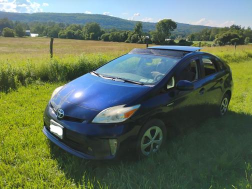 Blue 2014 Toyota Prius Three