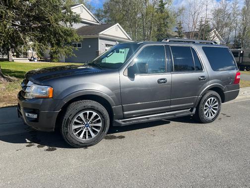 Gray 2015 Ford Expedition XLT