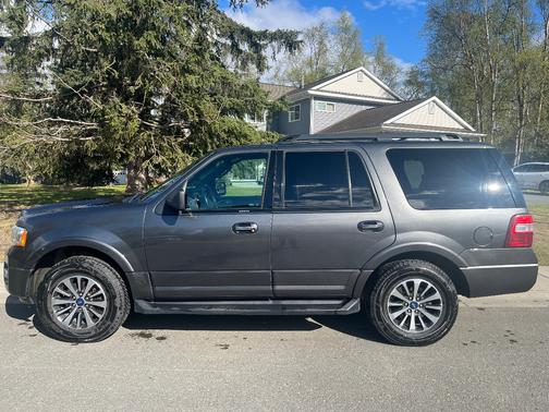 Gray 2015 Ford Expedition XLT