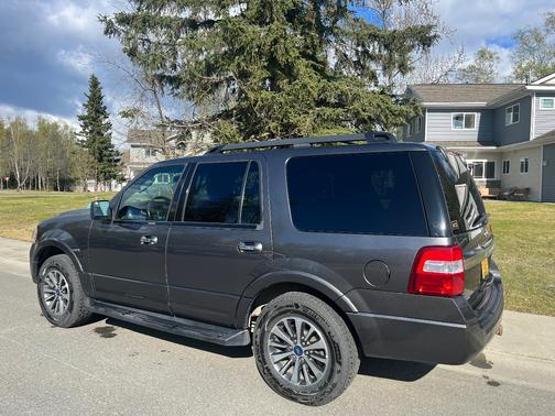 Gray 2015 Ford Expedition XLT