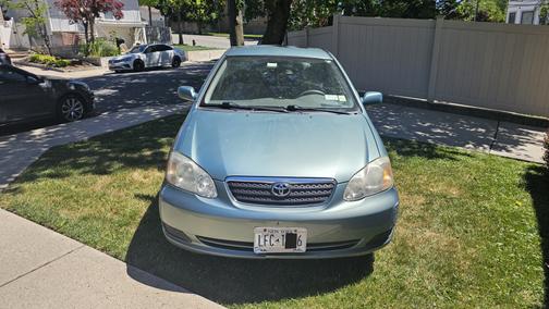 Green 2005 Toyota Corolla LE