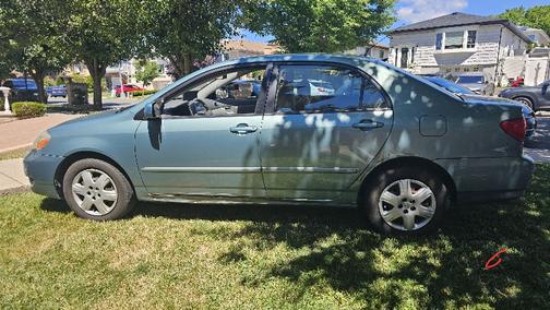 Green 2005 Toyota Corolla LE