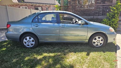 Green 2005 Toyota Corolla LE