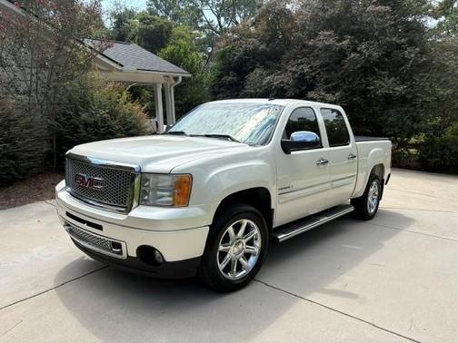 White 2010 GMC Sierra 1500 Denali
