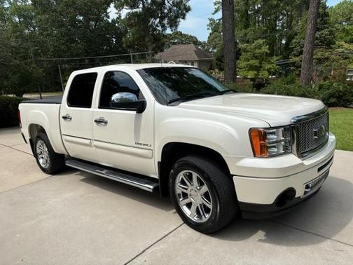 White 2010 GMC Sierra 1500 Denali