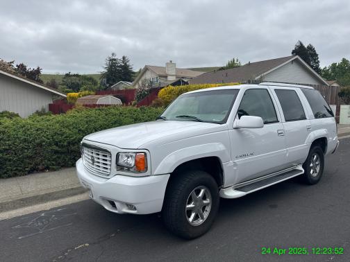 2000 Cadillac Escalade 4WD