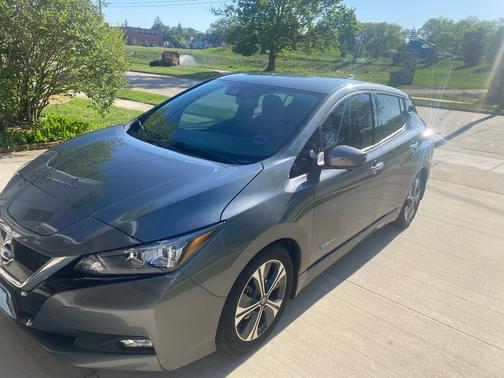 Gray 2018 Nissan Leaf SL