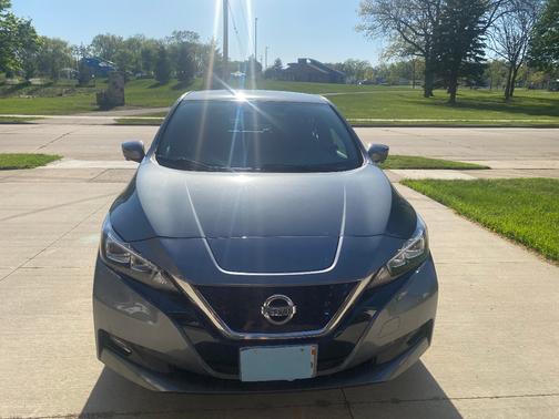 Gray 2018 Nissan Leaf SL