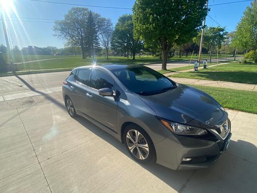Gray 2018 Nissan Leaf SL