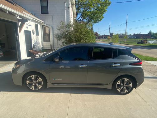 Gray 2018 Nissan Leaf SL