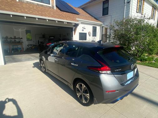 Gray 2018 Nissan Leaf SL