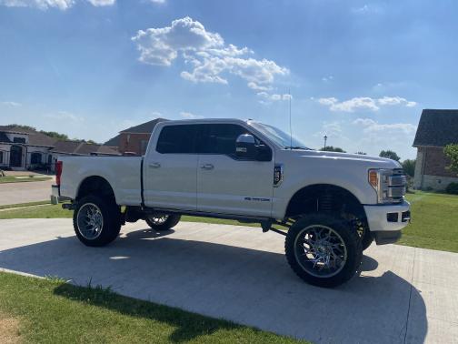 Photo 3 of 9 of 2017 Ford F-250 Platinum