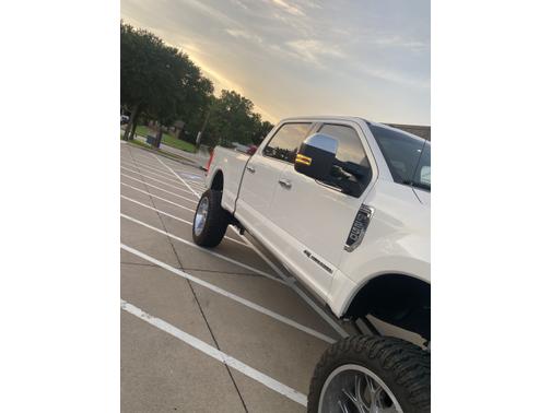 Photo 4 of 9 of 2017 Ford F-250 Platinum