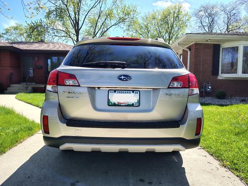 Beige 2014 Subaru Outback 2.5i Premium