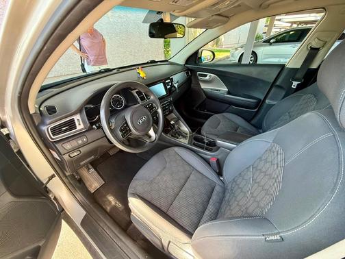 Gray 2019 Kia Niro LX