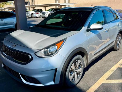 Gray 2019 Kia Niro LX