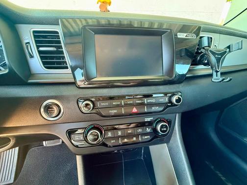 Gray 2019 Kia Niro LX