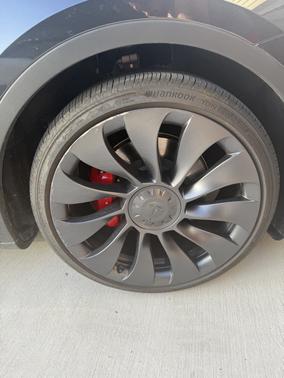 2024 Tesla Model Y Performance