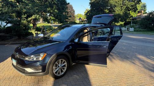 Blue 2017 Volkswagen Golf Alltrack TSI S