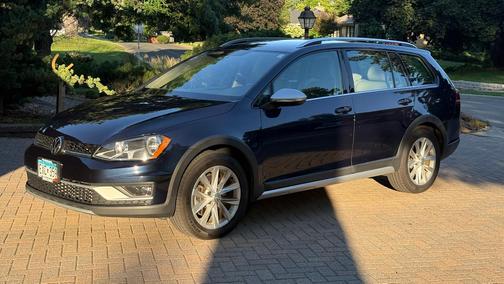 Blue 2017 Volkswagen Golf Alltrack TSI S