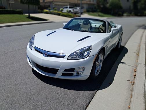 White 2007 Saturn Sky Base