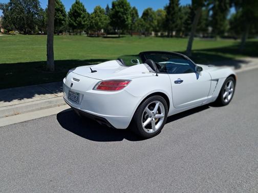 White 2007 Saturn Sky Base