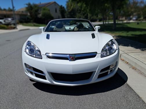White 2007 Saturn Sky Base
