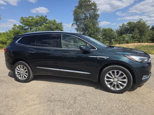 Green 2019 Buick Enclave Essence