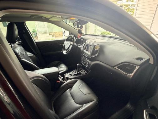 Black 2021 Jeep Cherokee Latitude Lux