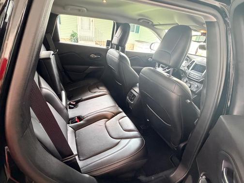 Black 2021 Jeep Cherokee Latitude Lux
