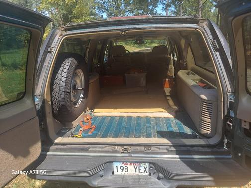 Green 1998 GMC Suburban 1500