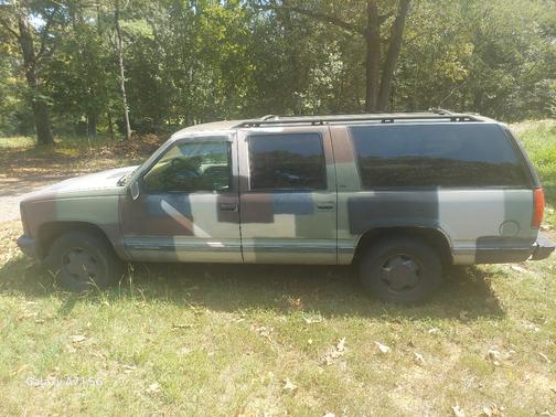 Green 1998 GMC Suburban 1500
