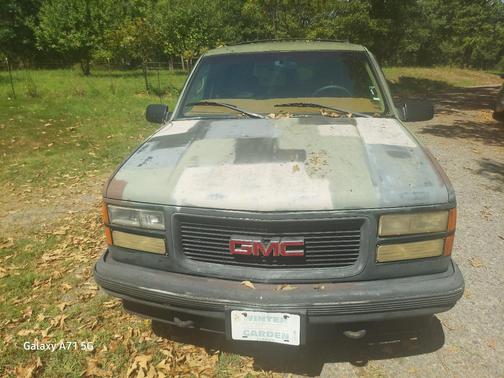 Green 1998 GMC Suburban 1500
