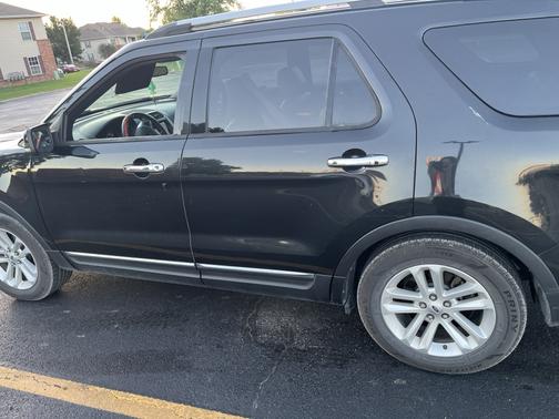 Black 2013 Ford Explorer XLT