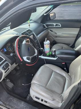 Black 2013 Ford Explorer XLT