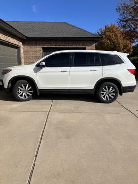 White 2019 Honda Pilot EX