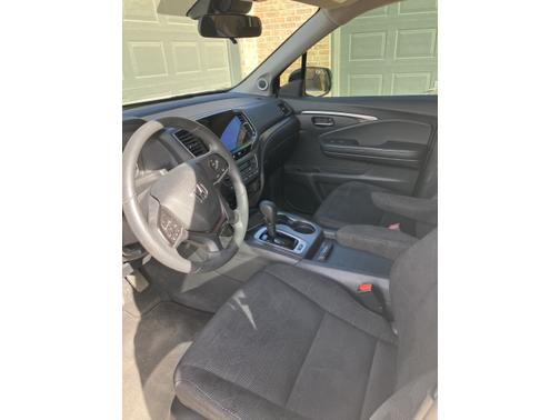 White 2019 Honda Pilot EX
