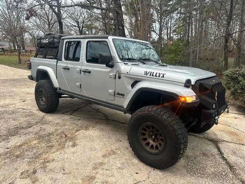 2023 Jeep Gladiator Willys