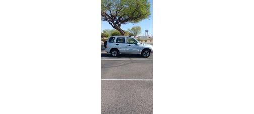 Silver 2003 Chevrolet Tracker LT