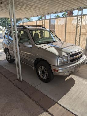 Silver 2003 Chevrolet Tracker LT