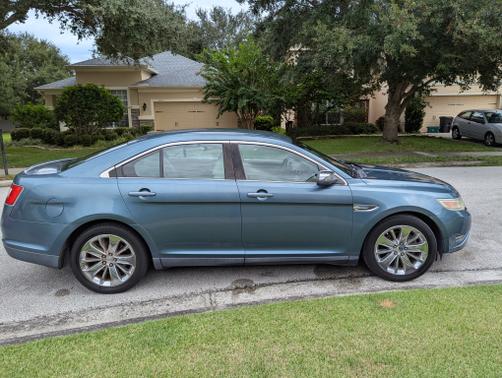 2010 Ford Taurus Limited