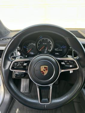 2016 Porsche Macan Macan Turbo