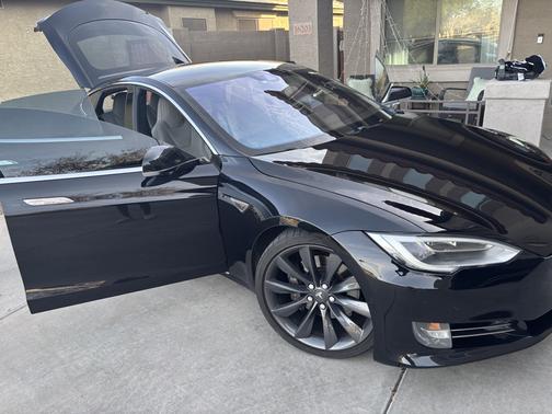 2016 Tesla Model S 90D